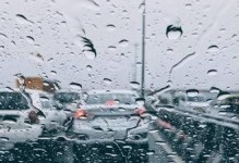 《都是人情世故》第七关车站下雨通关攻略（细节决定成败，学会掌握车站等车技巧）